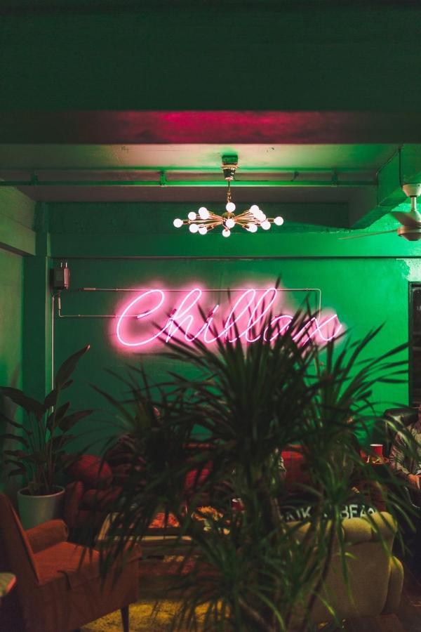Hostel Chillax Осака Екстериор снимка