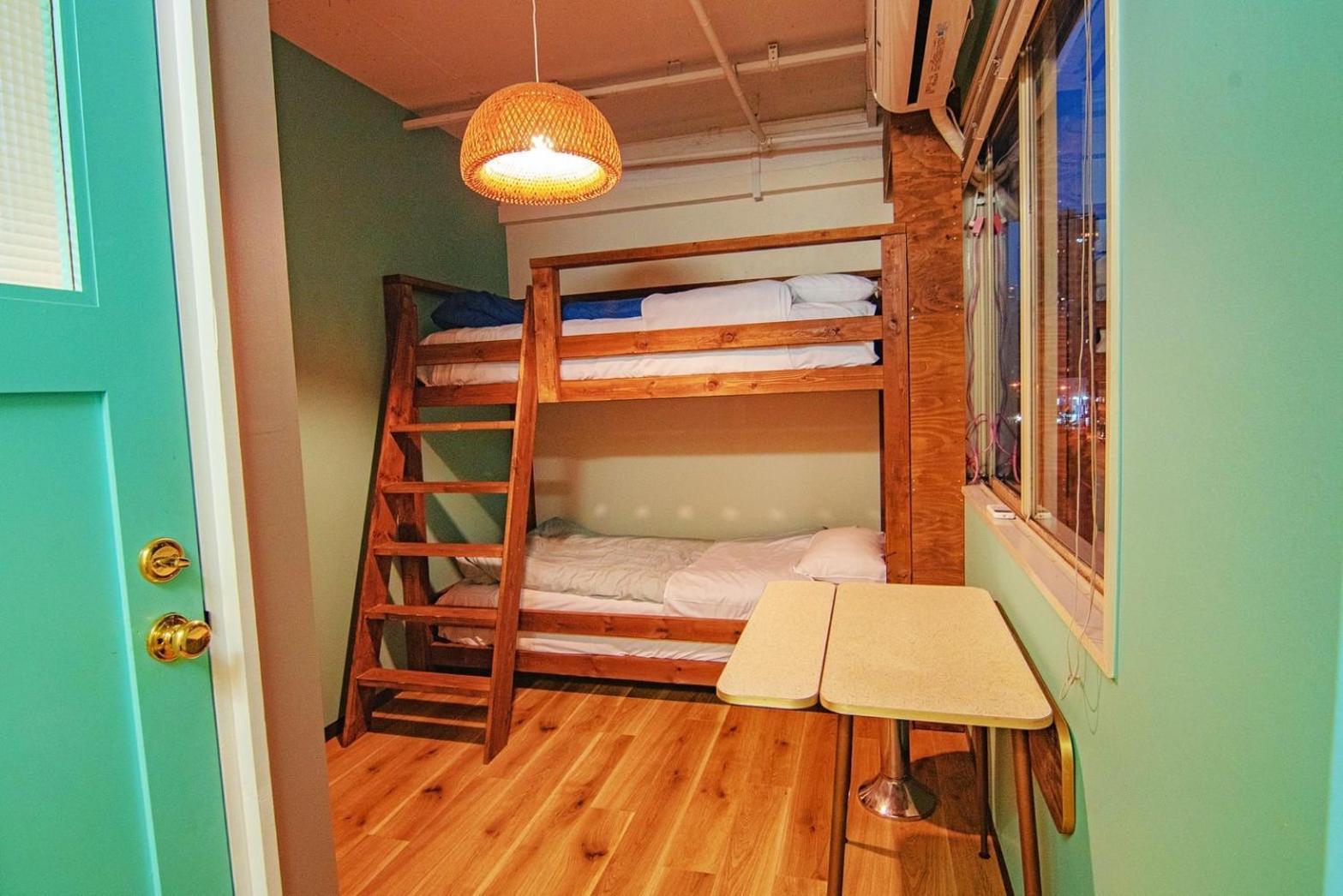 Hostel Chillax Осака Екстериор снимка