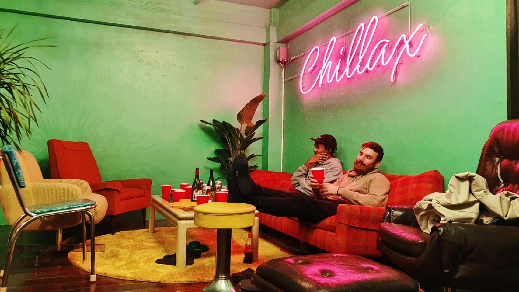 Hostel Chillax Осака Екстериор снимка